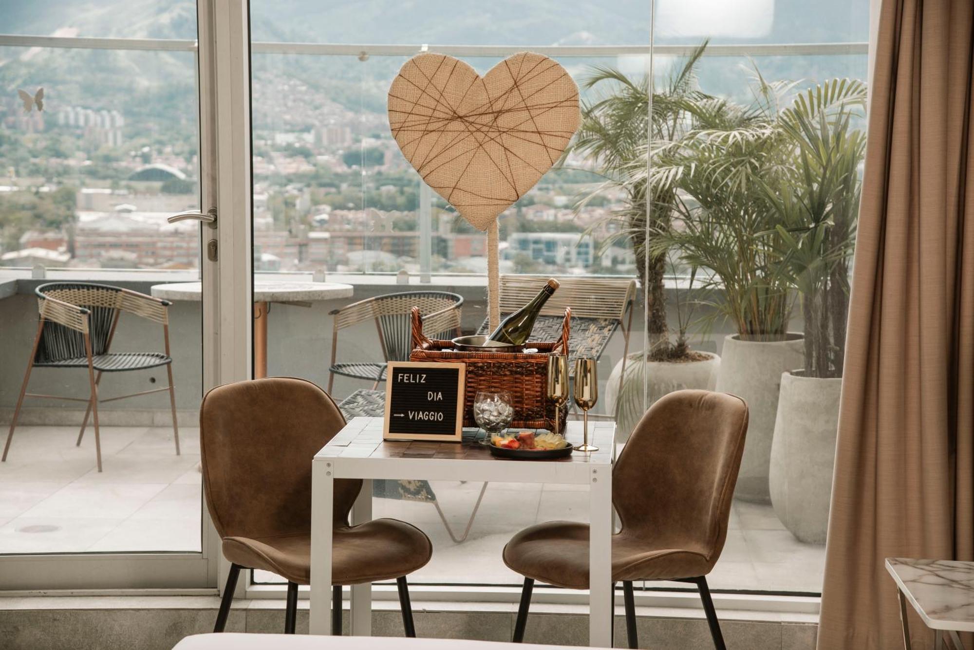 V Grand Hotel, A Member Of Radisson Individuals Medellín Eksteriør bilde